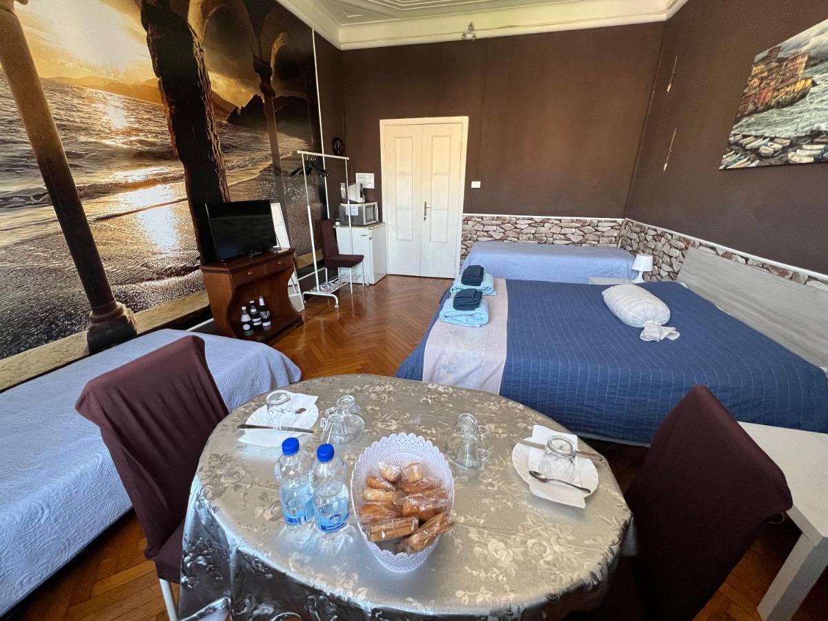 B&B Piazza Della Vittoria Genoa Bagian luar foto